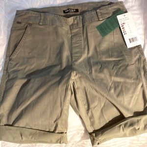 New w/tags Lisette L casual stretch shorts.Appx 7.5-8  length. Green/khaki color